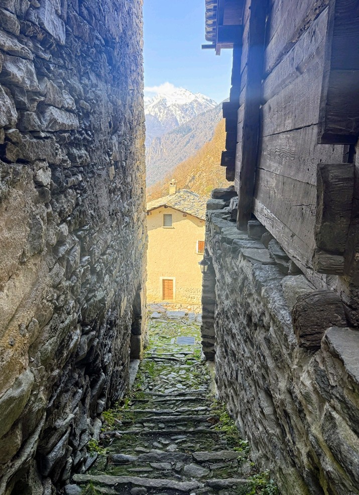 IS Academy — Tremila gradini verso il cielo