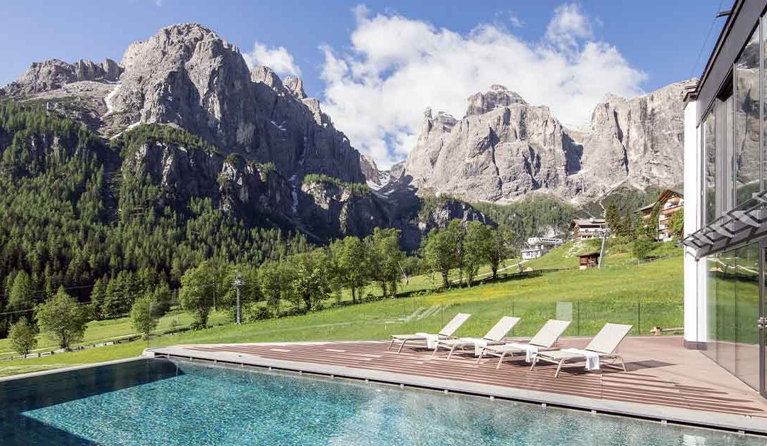 Le più belle piscine outdoor con vista panoramica sulle montagne